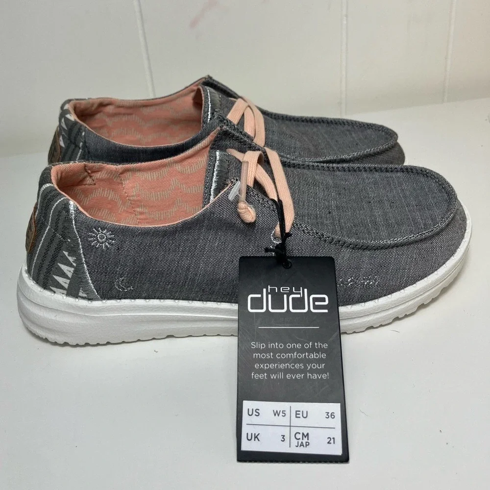 Hey Dude Women's Wendy Boho Embroidered Casual Sneakers from Finish Line size 5 - Picture 1 of 5